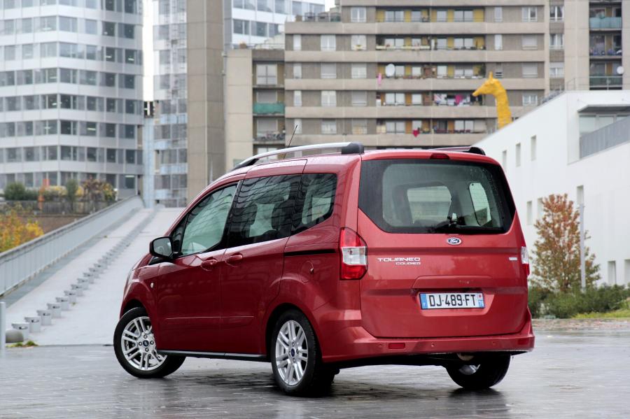  Ford Tourneo Courier (Race Red) 2014 года  (фото 6 из 27)